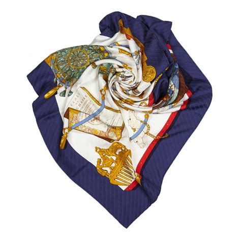 hermes foulard in seta misura piccola|Perché i foulard Hermès sono ancora un simbolo di stile.